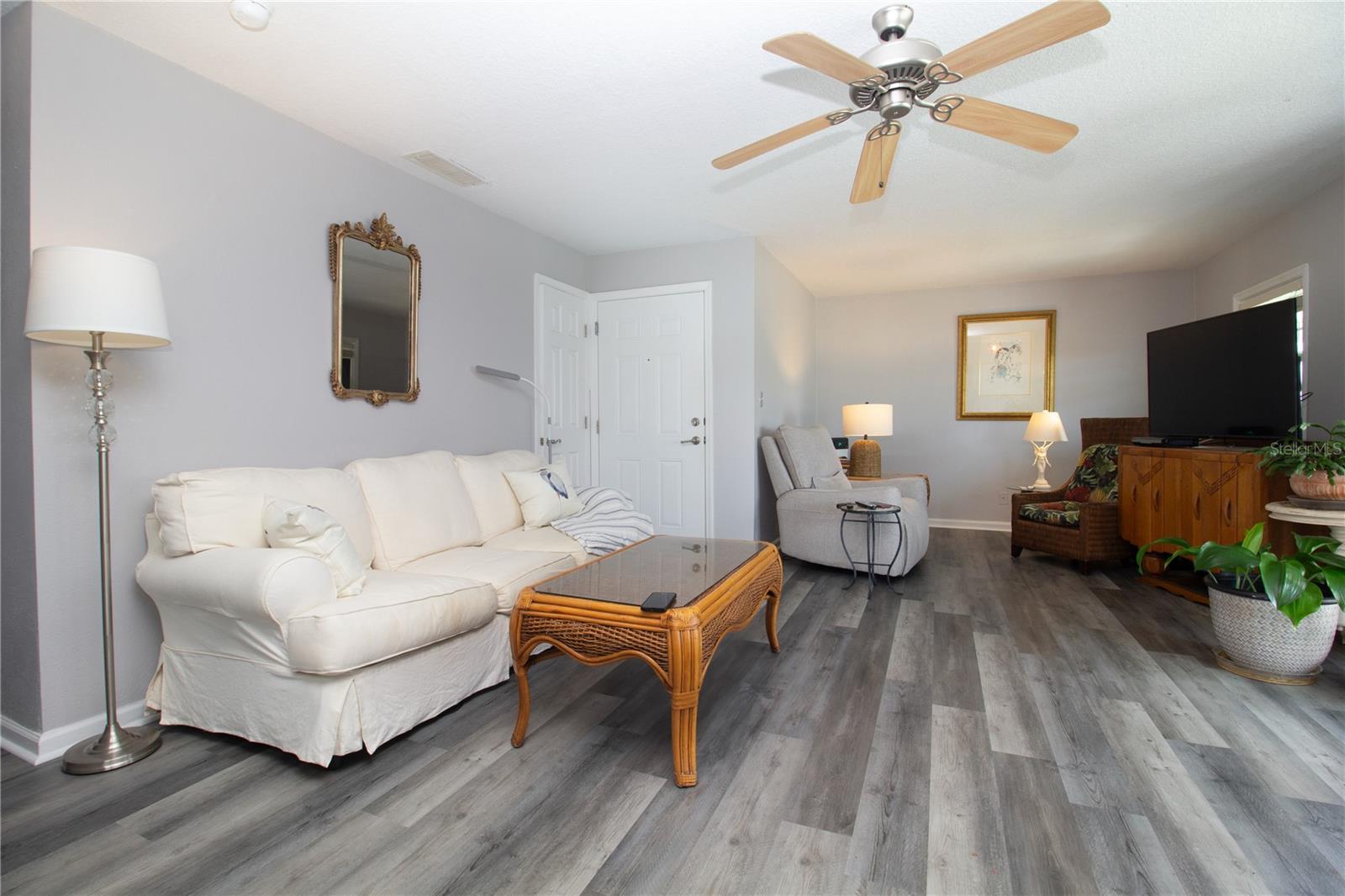 5282 Beach Dr Se #apt D Property Photo 6