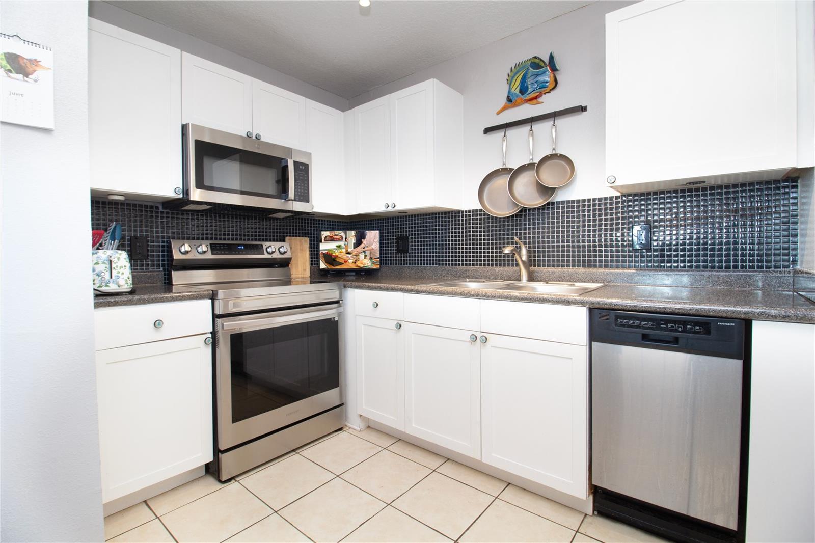 5282 Beach Dr Se #apt D Property Photo 7