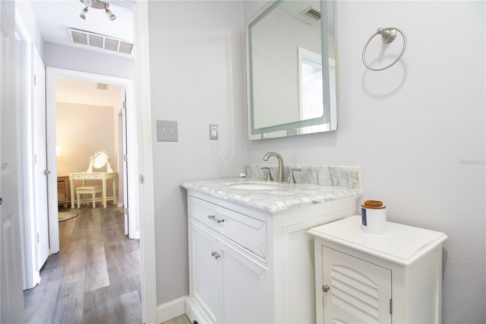 5282 Beach Dr Se #apt D Property Photo 16