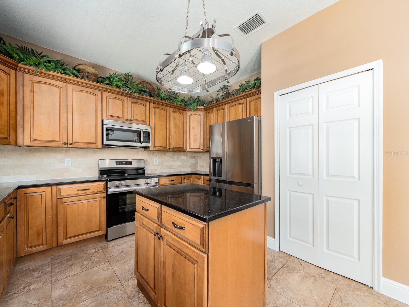 3256 Bentley Dr Property Photo 5