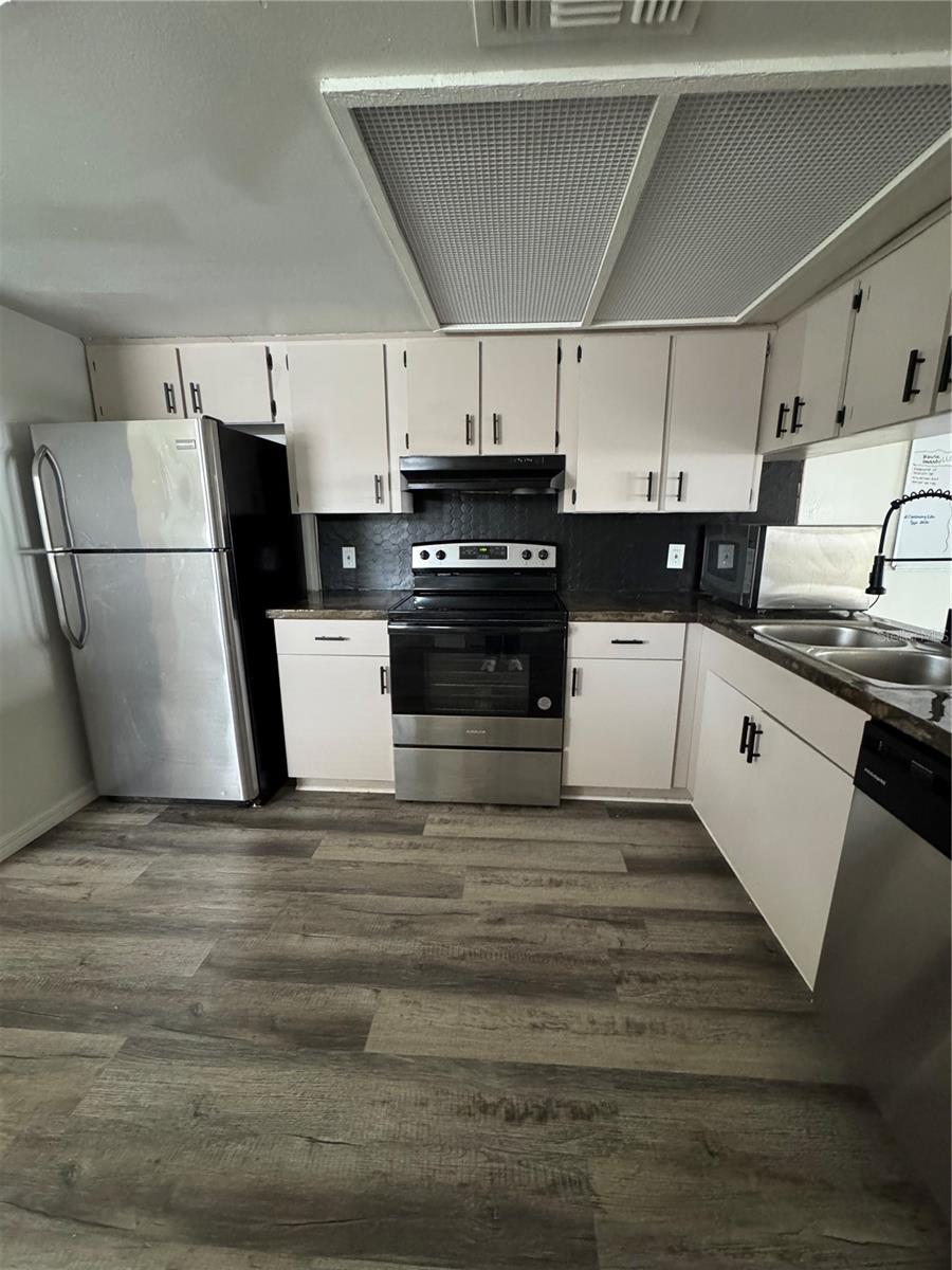10315 Walton St Property Photo 6
