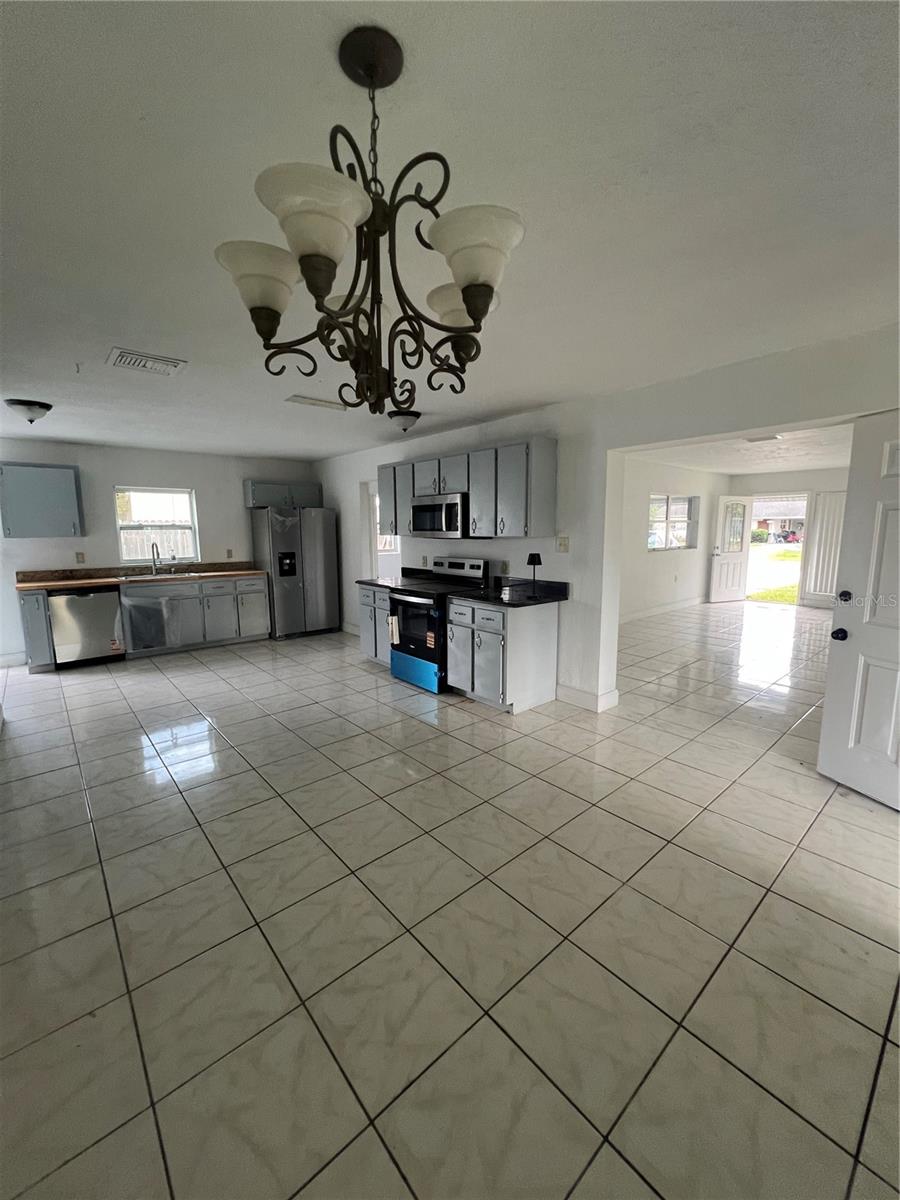 14405 Daring Ave Property Photo 4