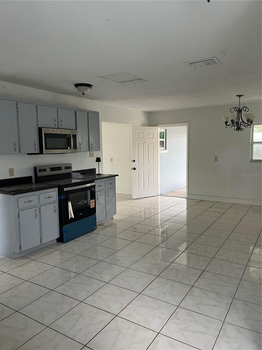 14405 Daring Ave Property Photo 5