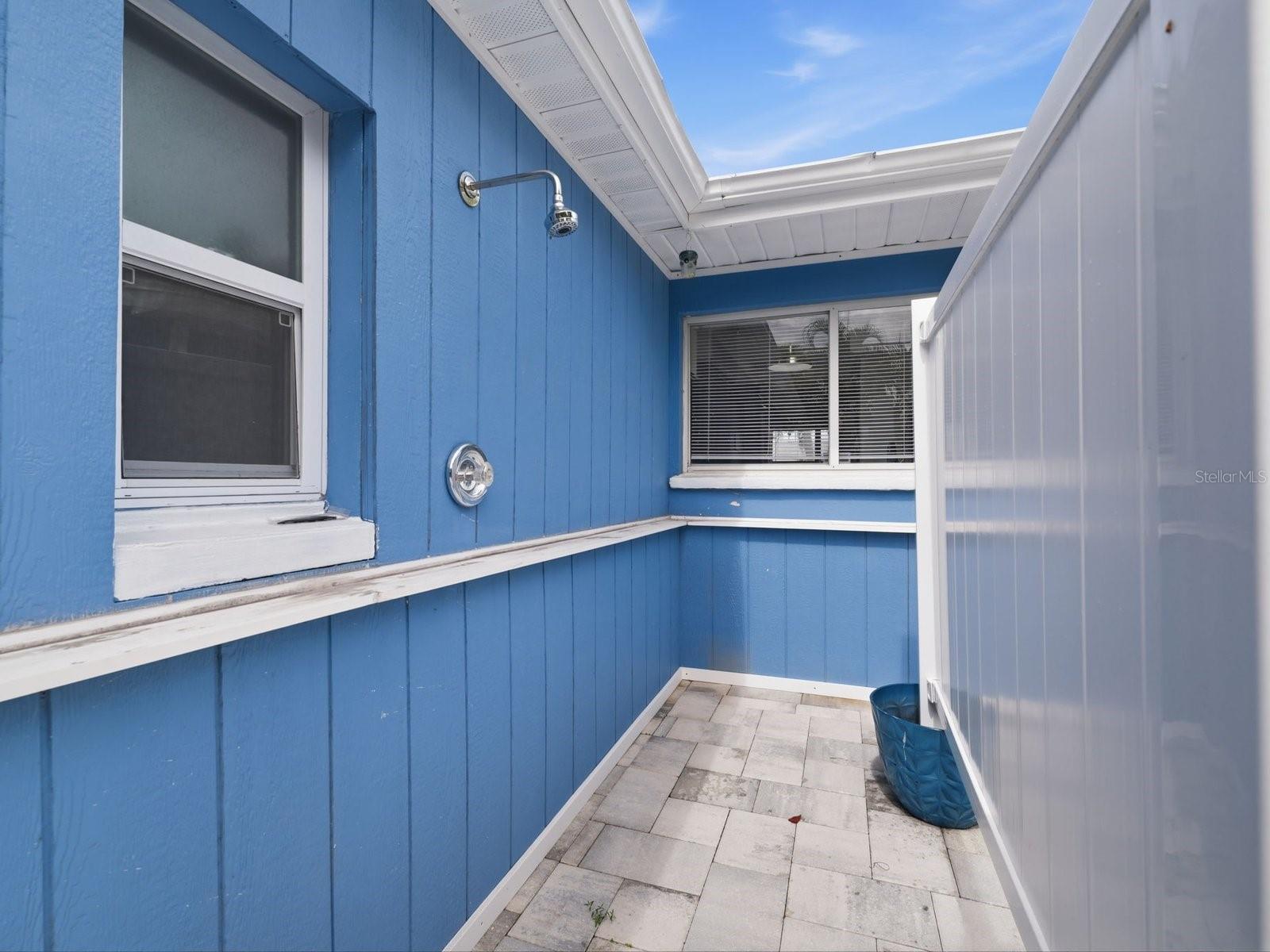 1207 1st St Property Photo 32