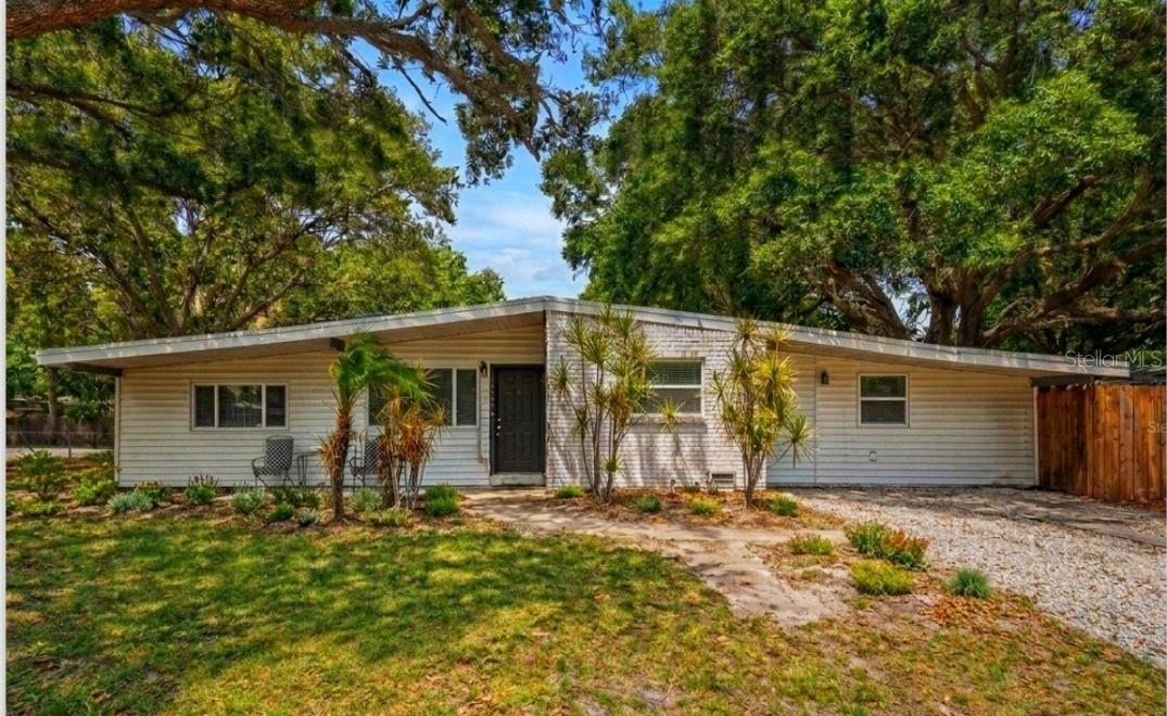 4437 W Bay Ave Property Photo 1