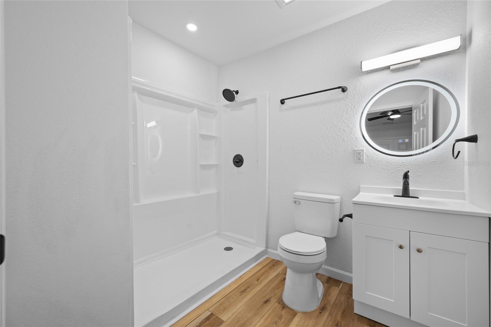 308 W 10th St Property Photo 14