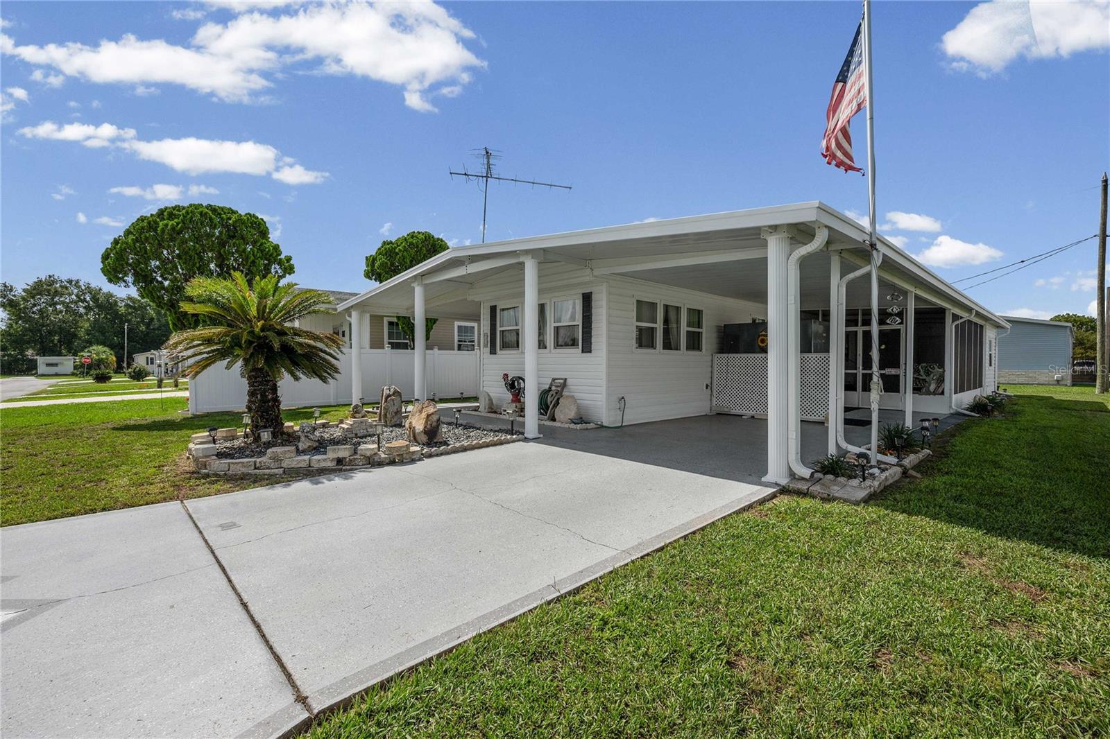 37250 Beverly Ave Property Photo 1