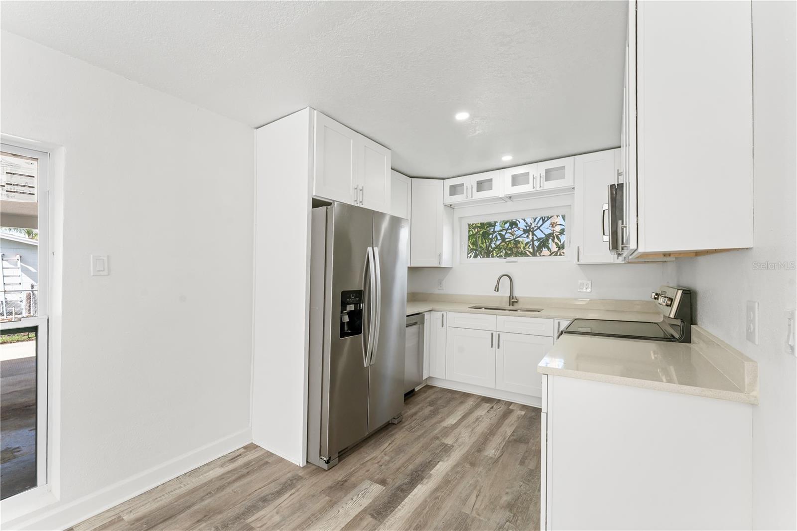 6221 Florida Cir E Property Photo 3