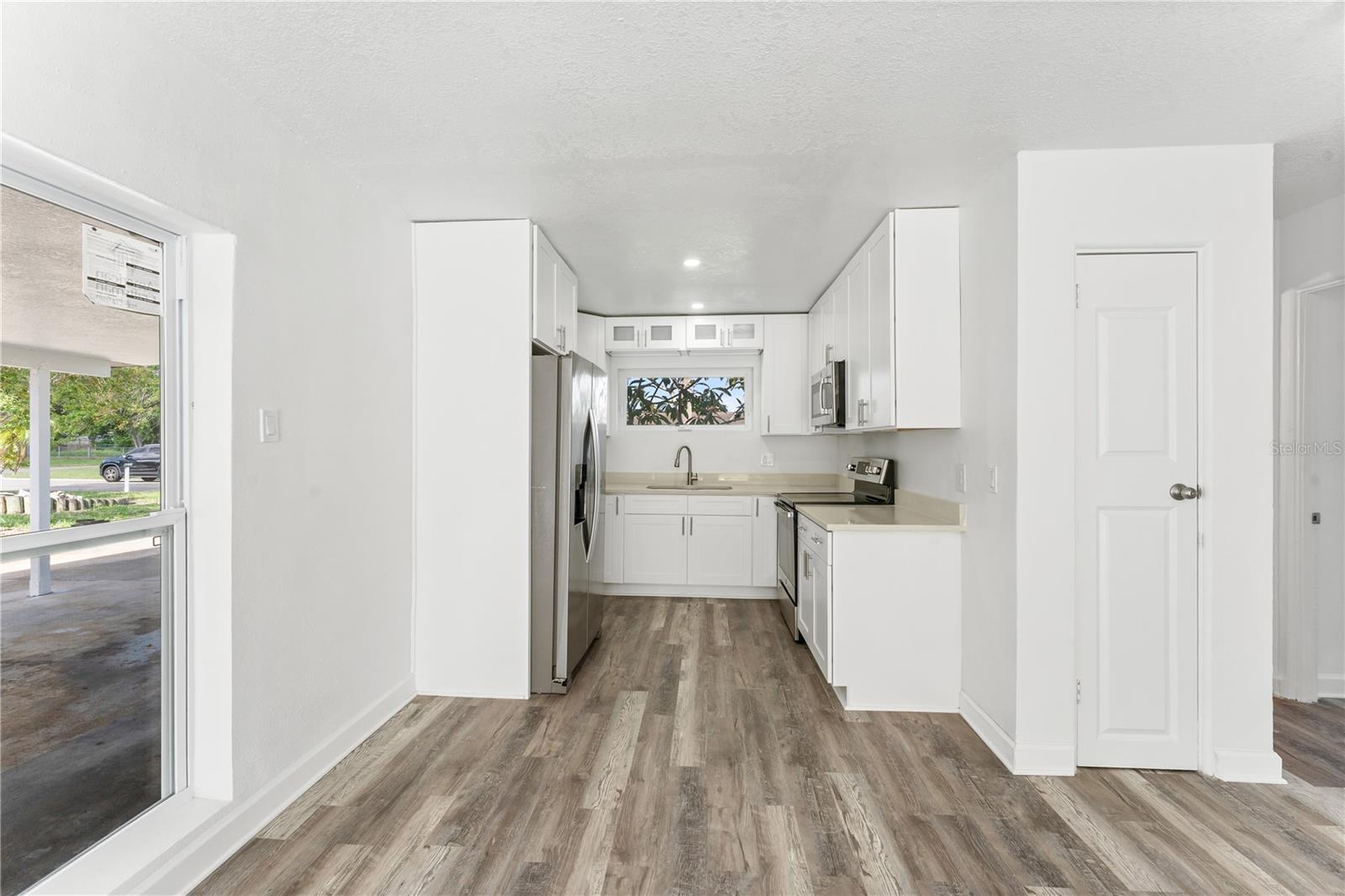 6221 Florida Cir E Property Photo 4