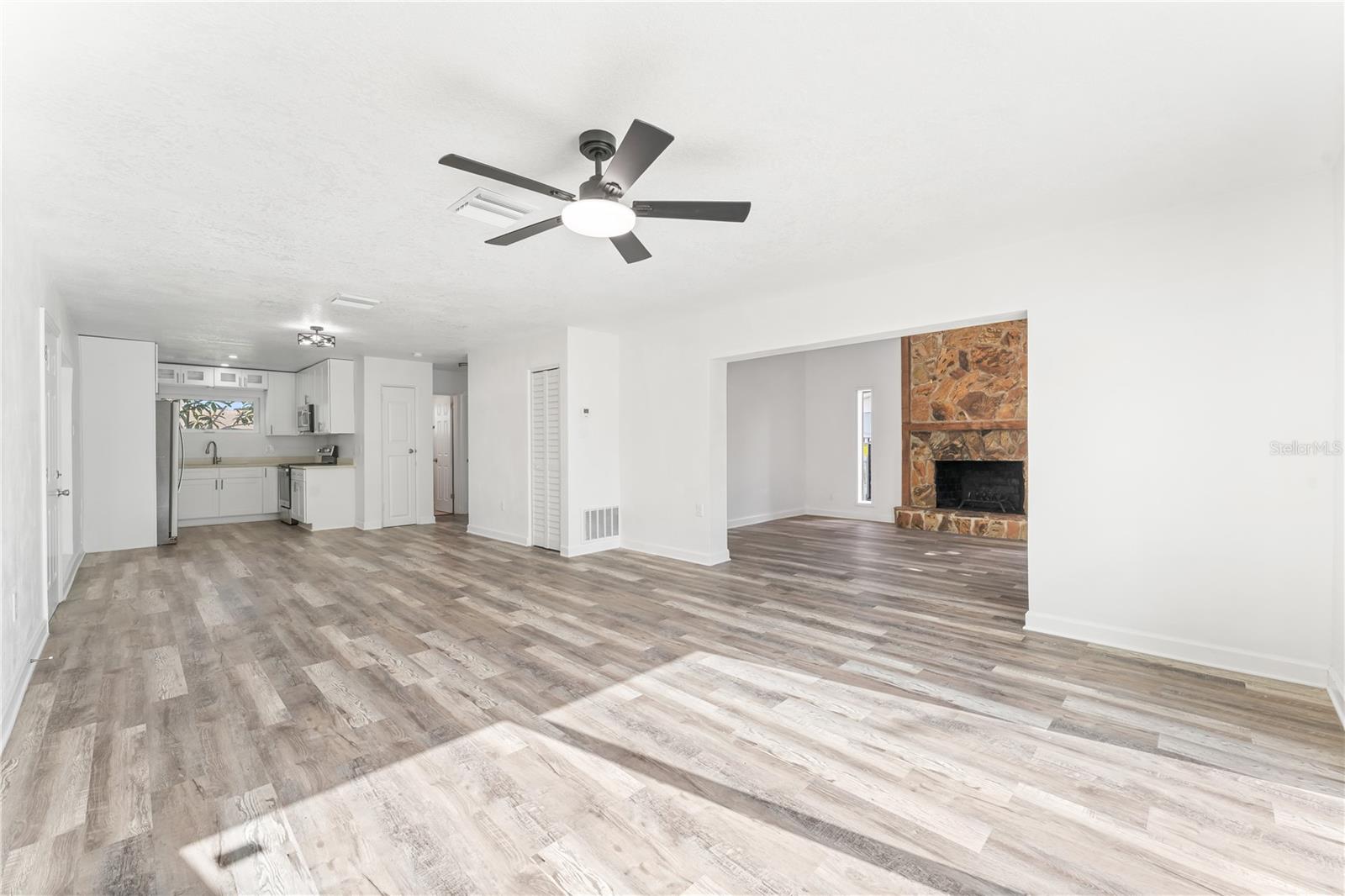 6221 Florida Cir E Property Photo 6