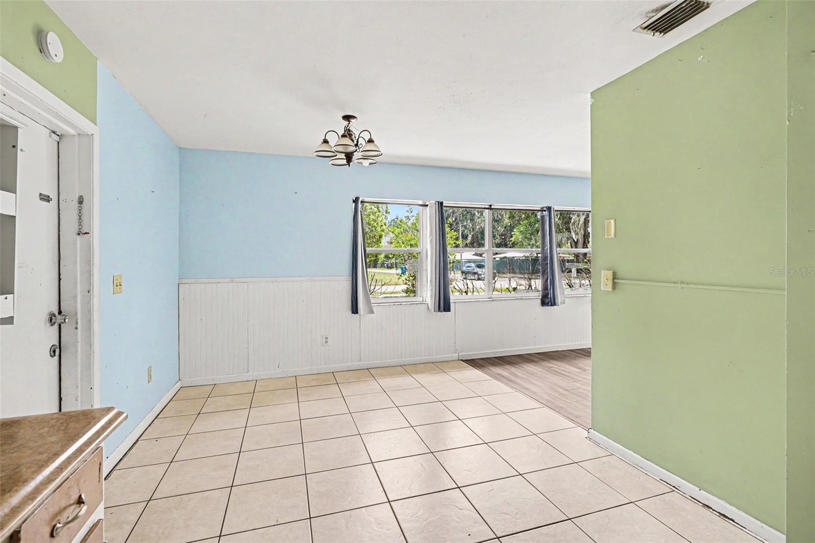 520 S Orange Ave Property Photo 6