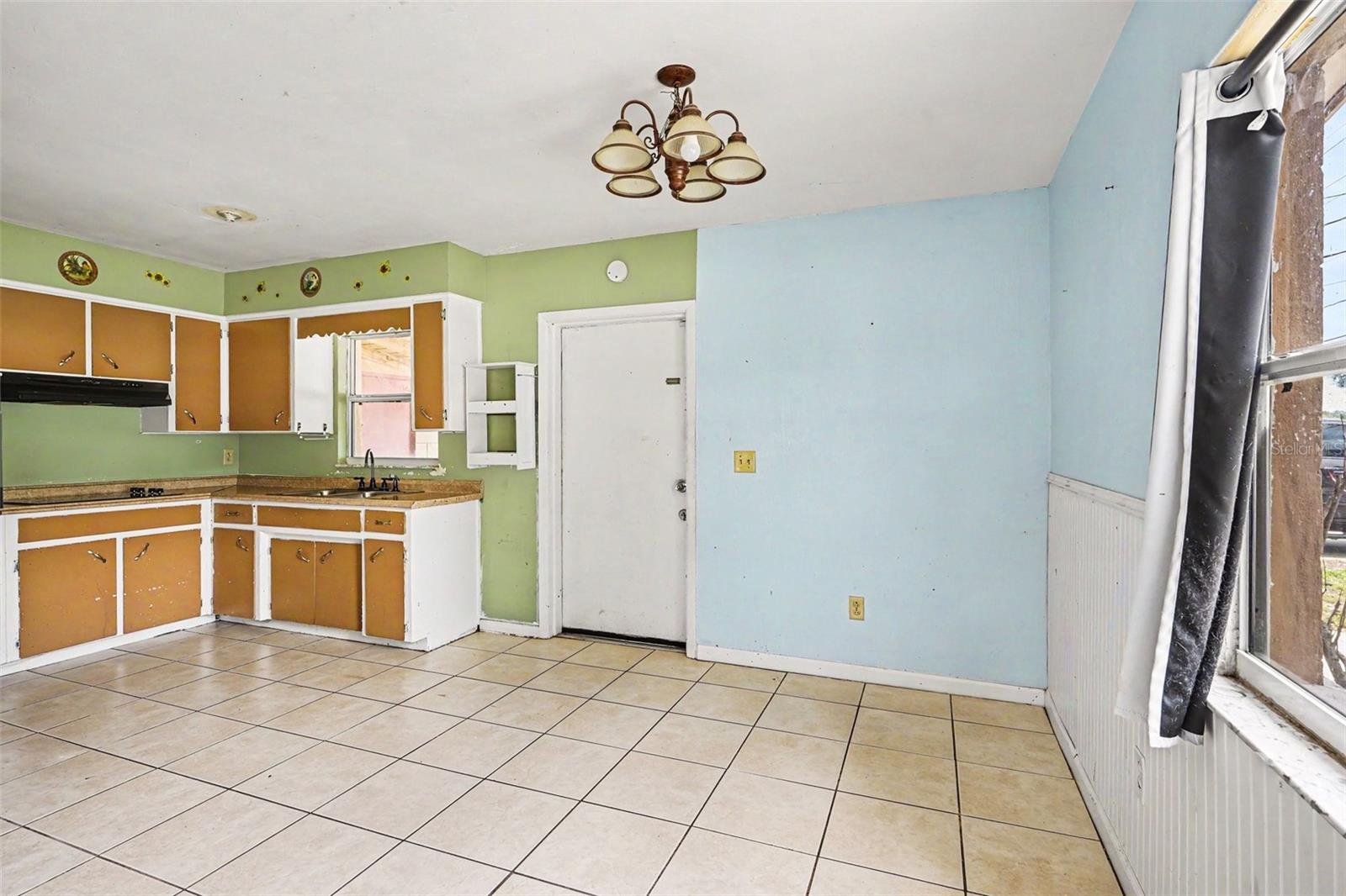 520 S Orange Ave Property Photo 8