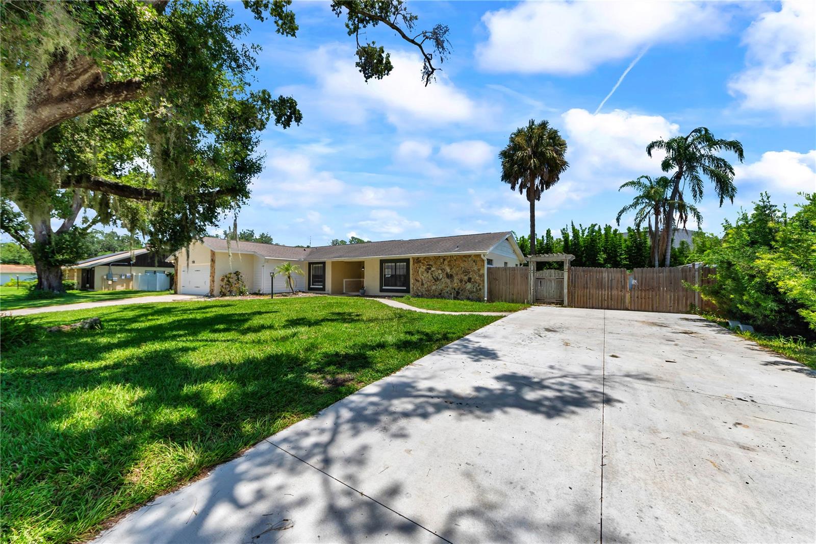 13603 Westshire Dr Property Photo 6
