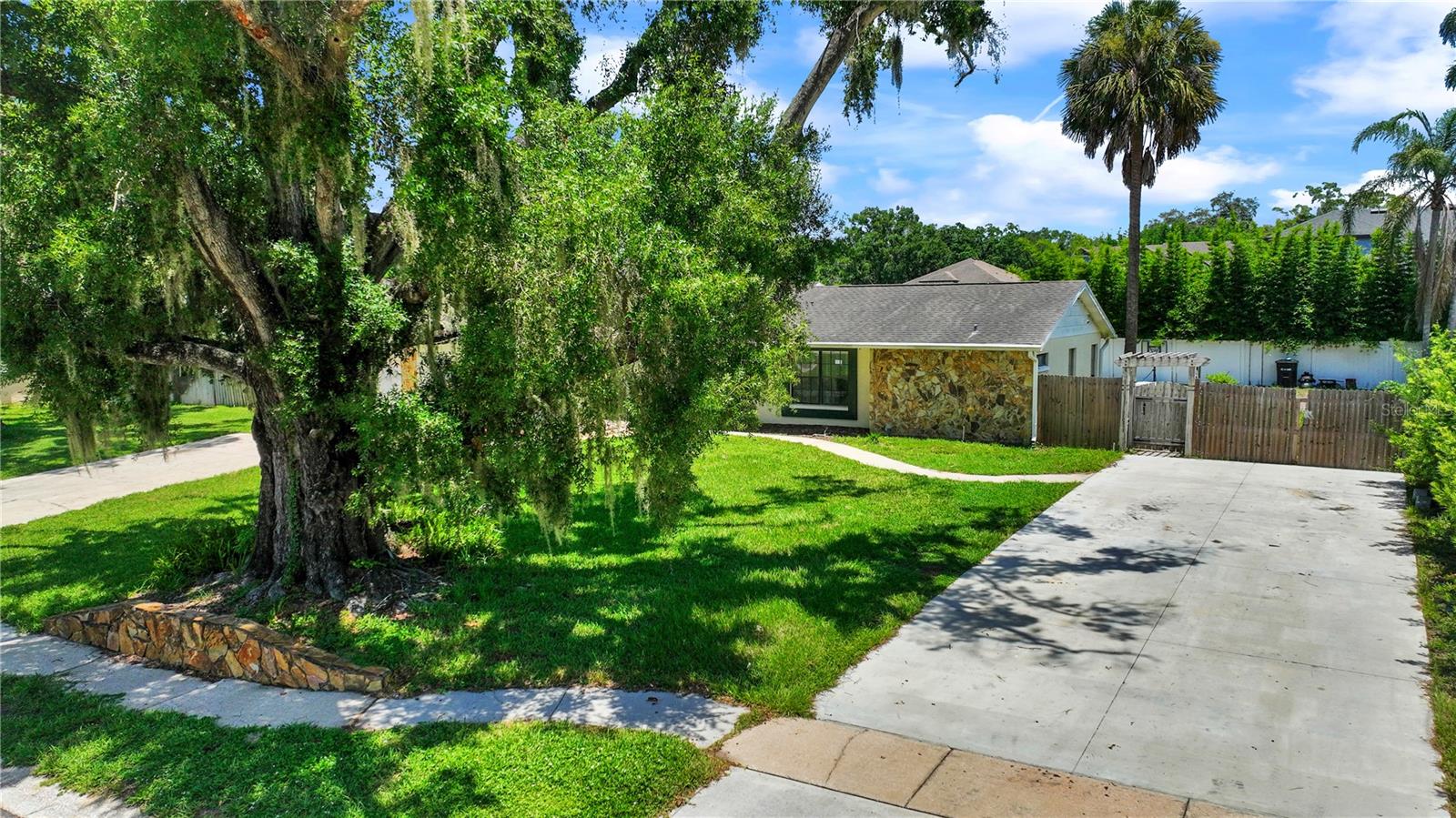 13603 Westshire Dr Property Photo 8