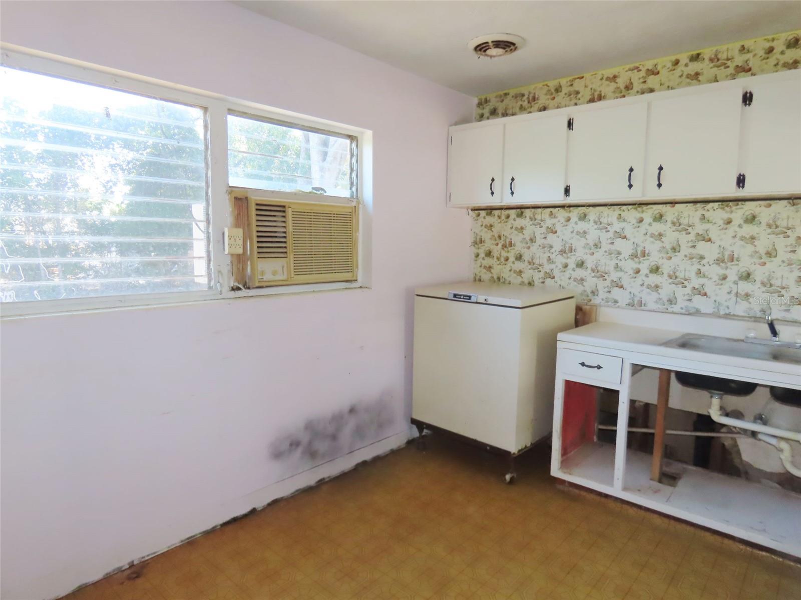 3911 W Leila Ave Property Photo 7