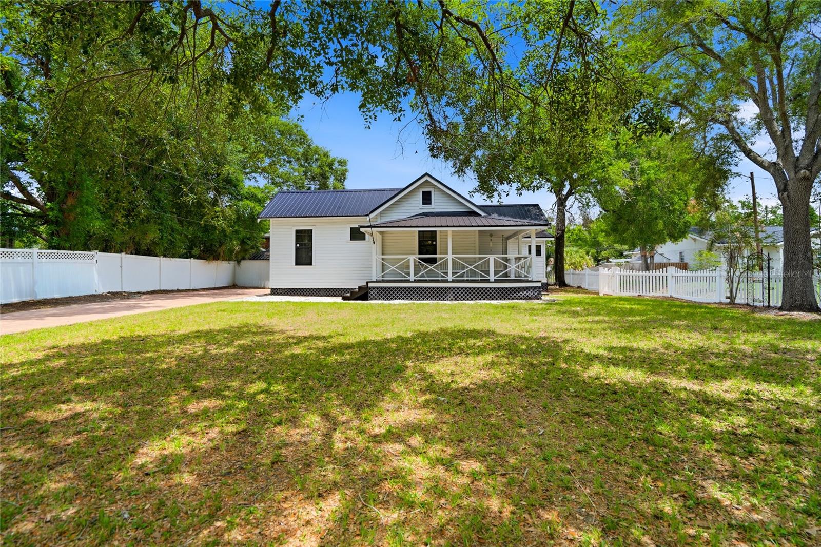5602 N Ola Ave Property Photo 1