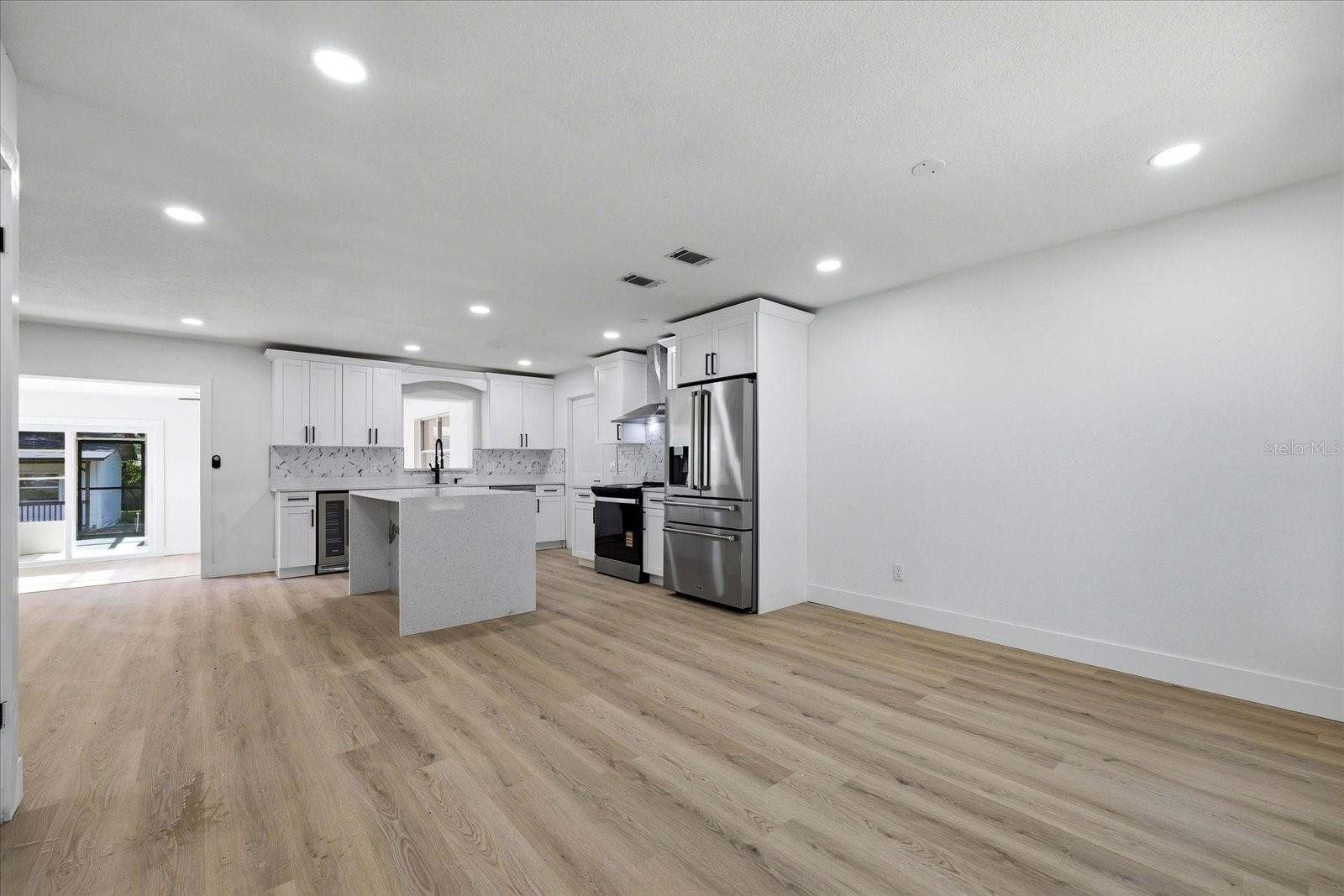 3304 King Richard Ct Property Photo 5