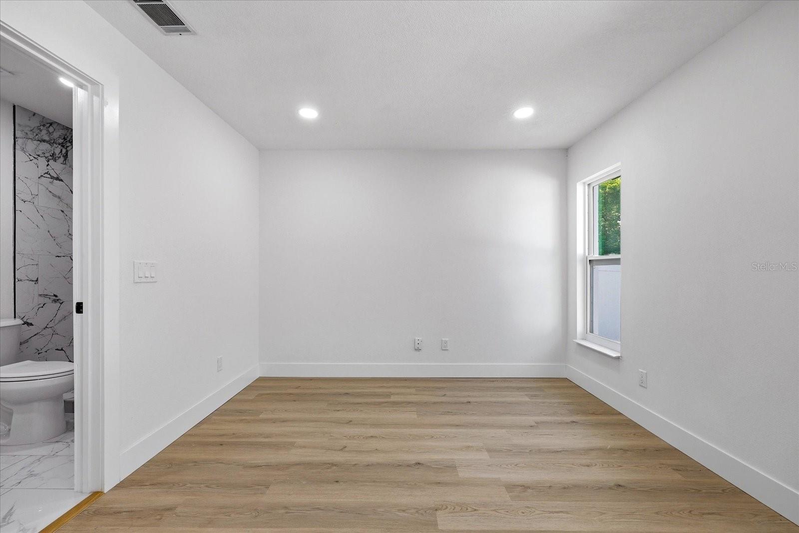 3304 King Richard Ct Property Photo 23