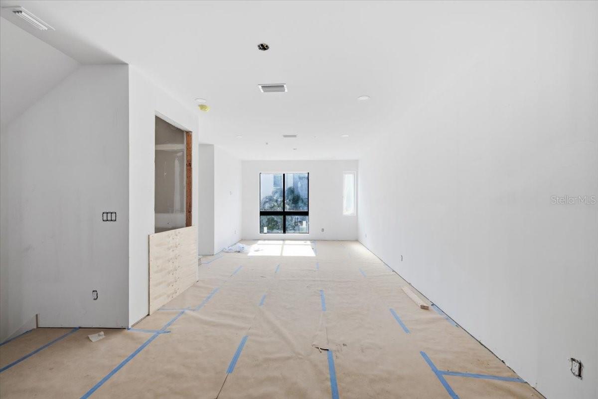 2119 N Ola Ave Property Photo 17
