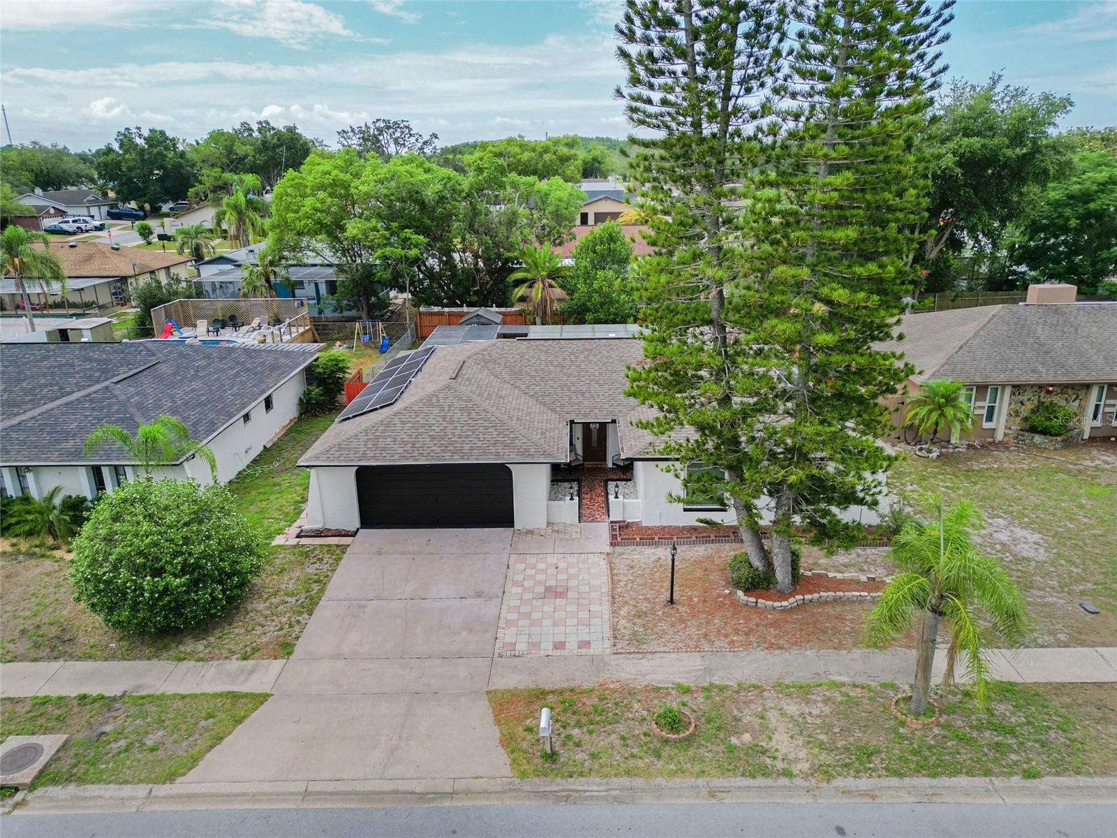 10951 Peppertree Ln Property Photo 3