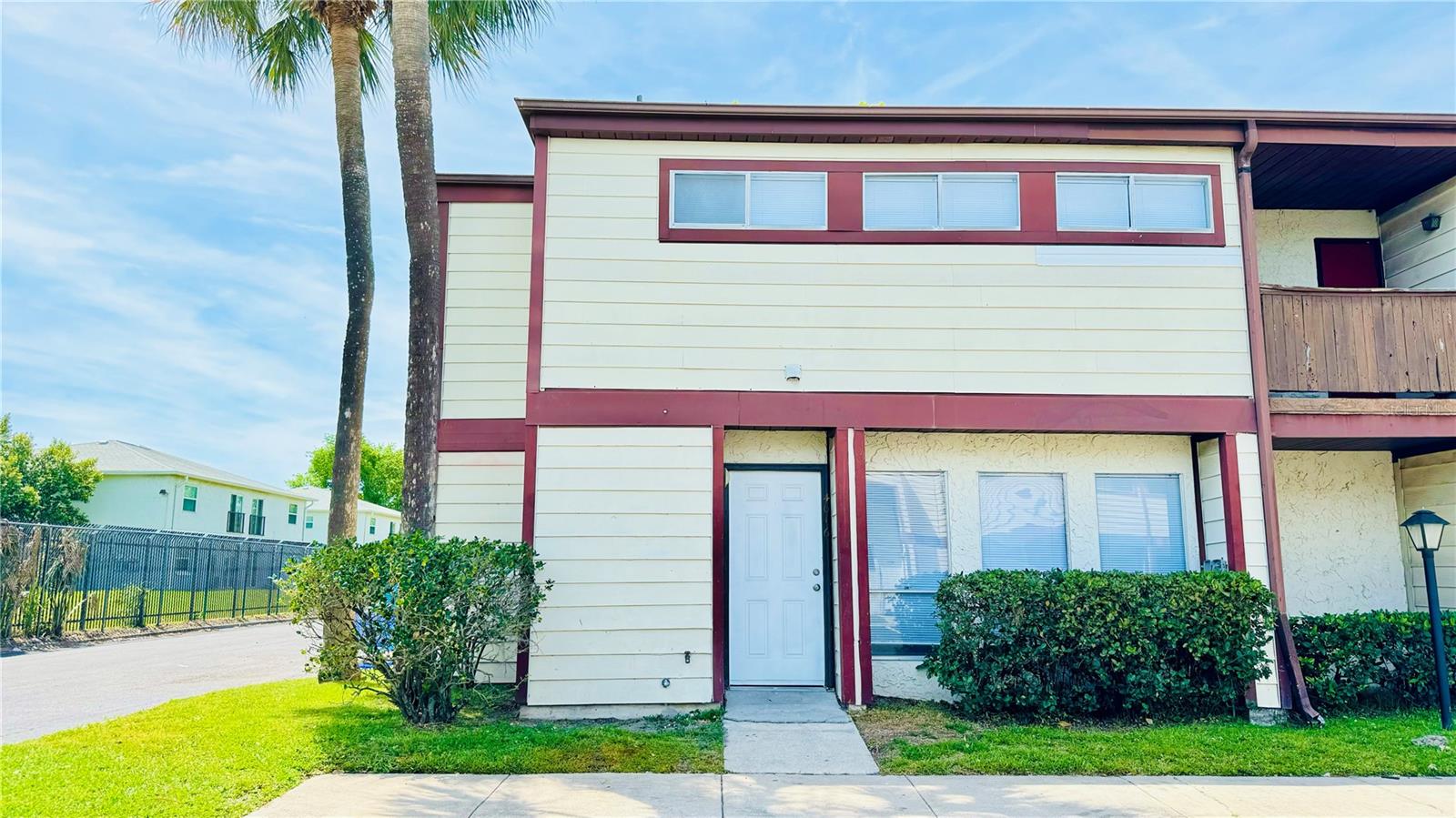 4016 WOODFERN DR #B8 Property Photo 1