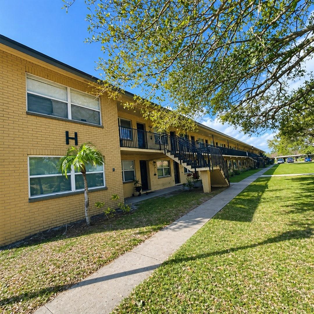 2501 HARN BLVD #H27 Property Photo 1