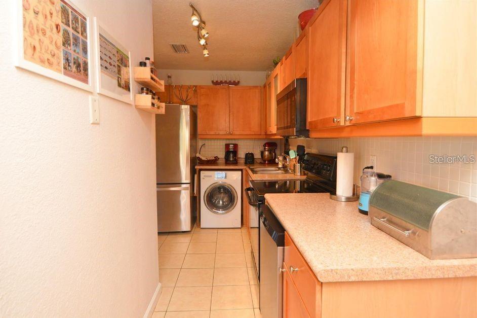3889 Pompano Dr Se #c Property Photo 8