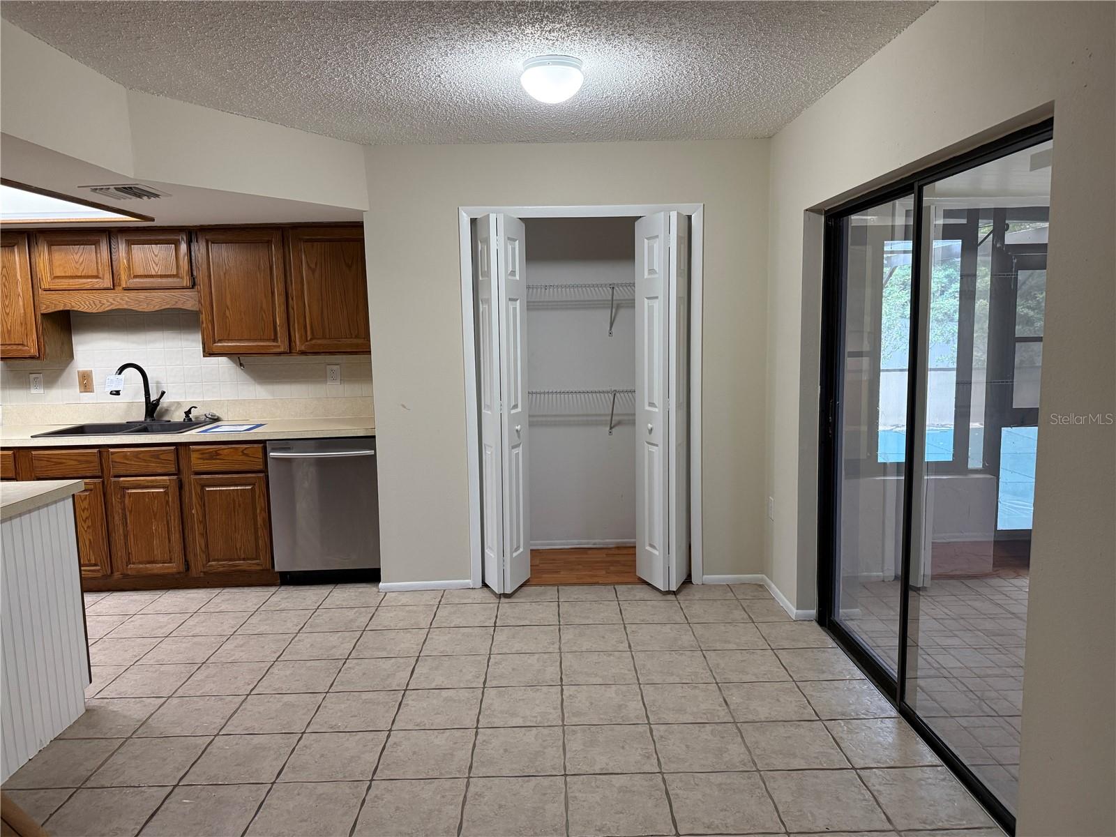 8825 Wabash Ln Property Photo 14