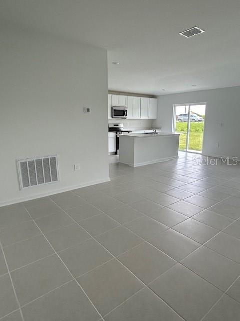TB8514460 Property Photo 5