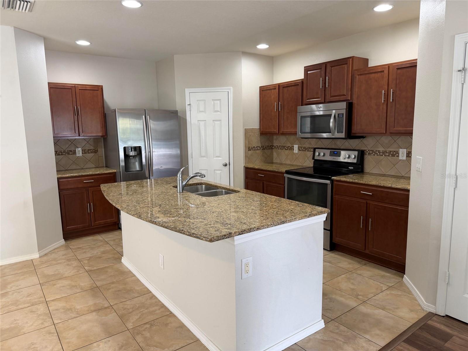 4723 Somerset Hill Ln Property Photo 2