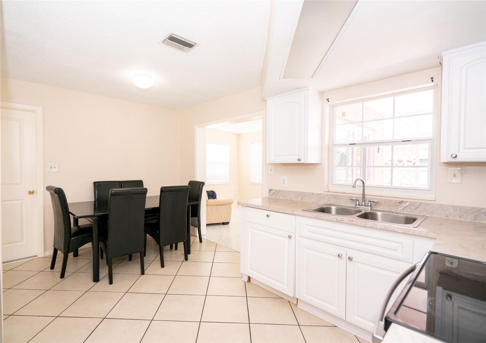 8033 Manvel Dr Property Photo 8
