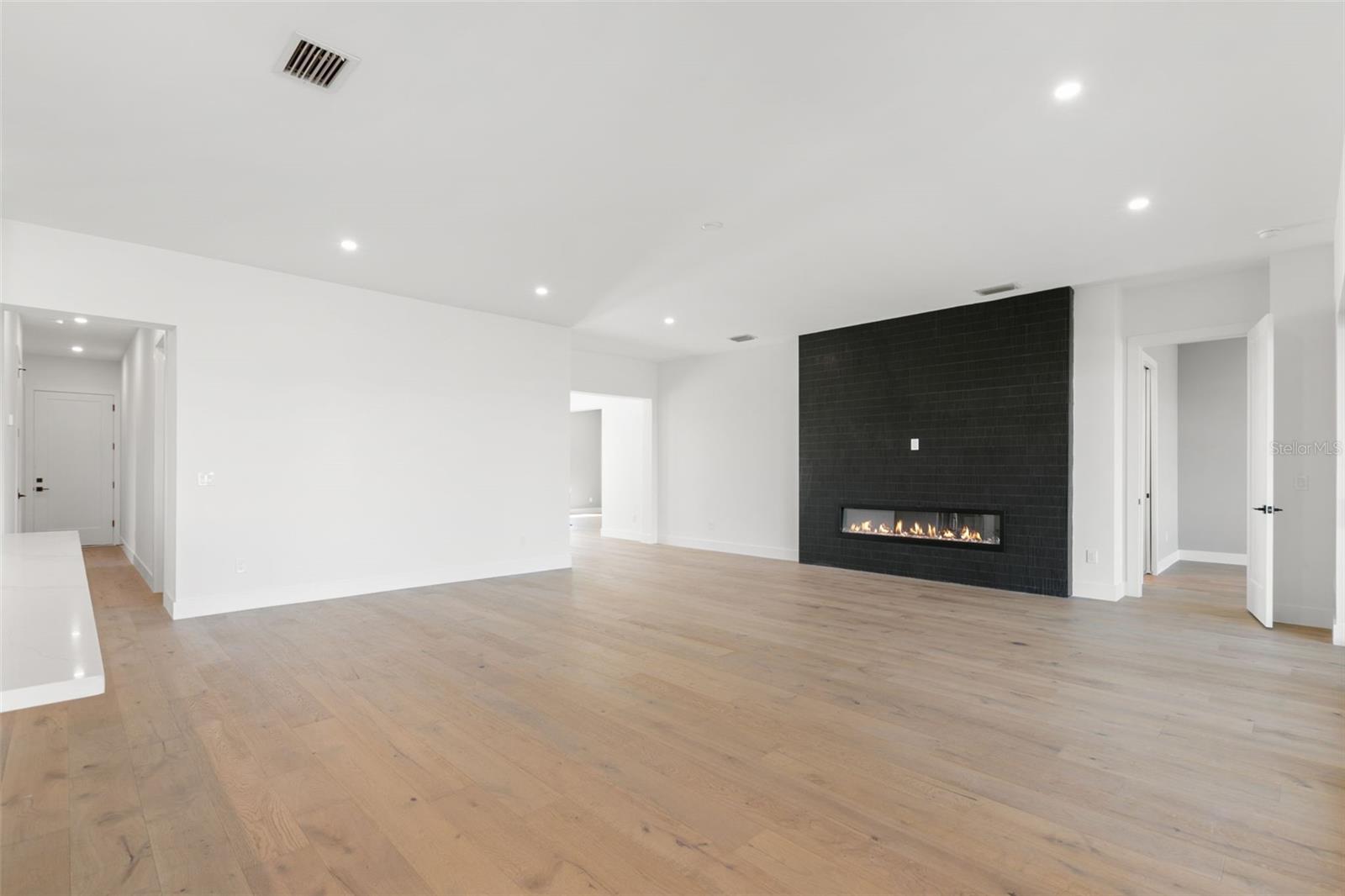 1810 4th St E Property Photo 6