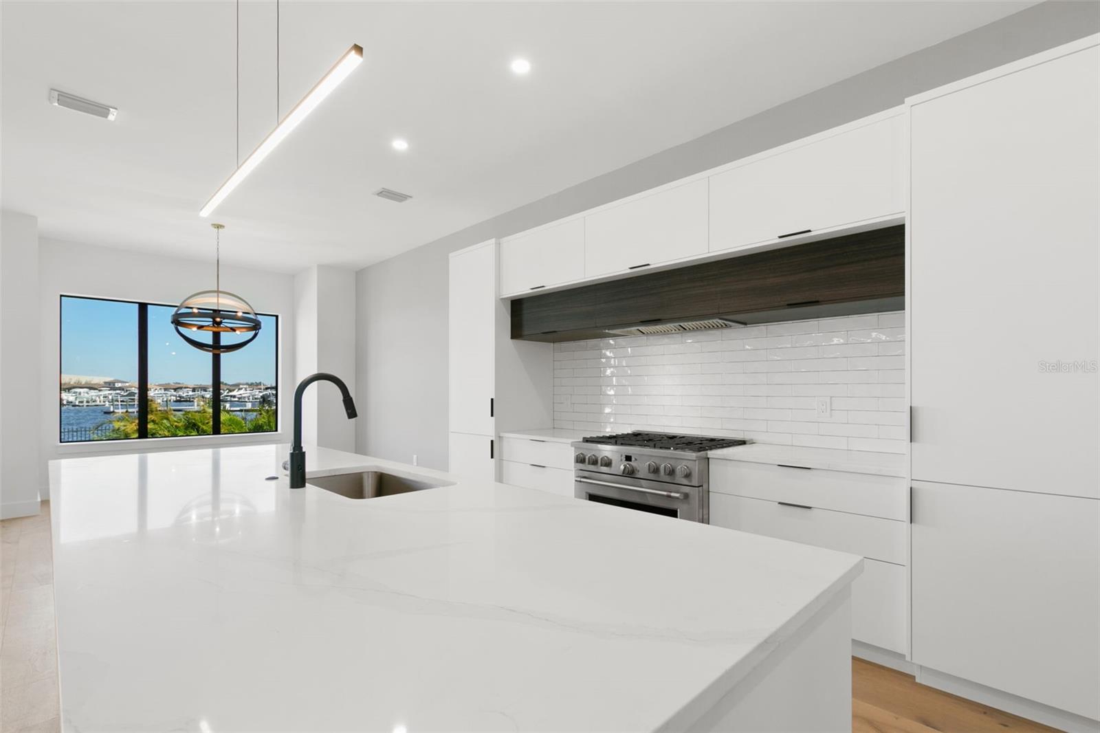 1810 4th St E Property Photo 9