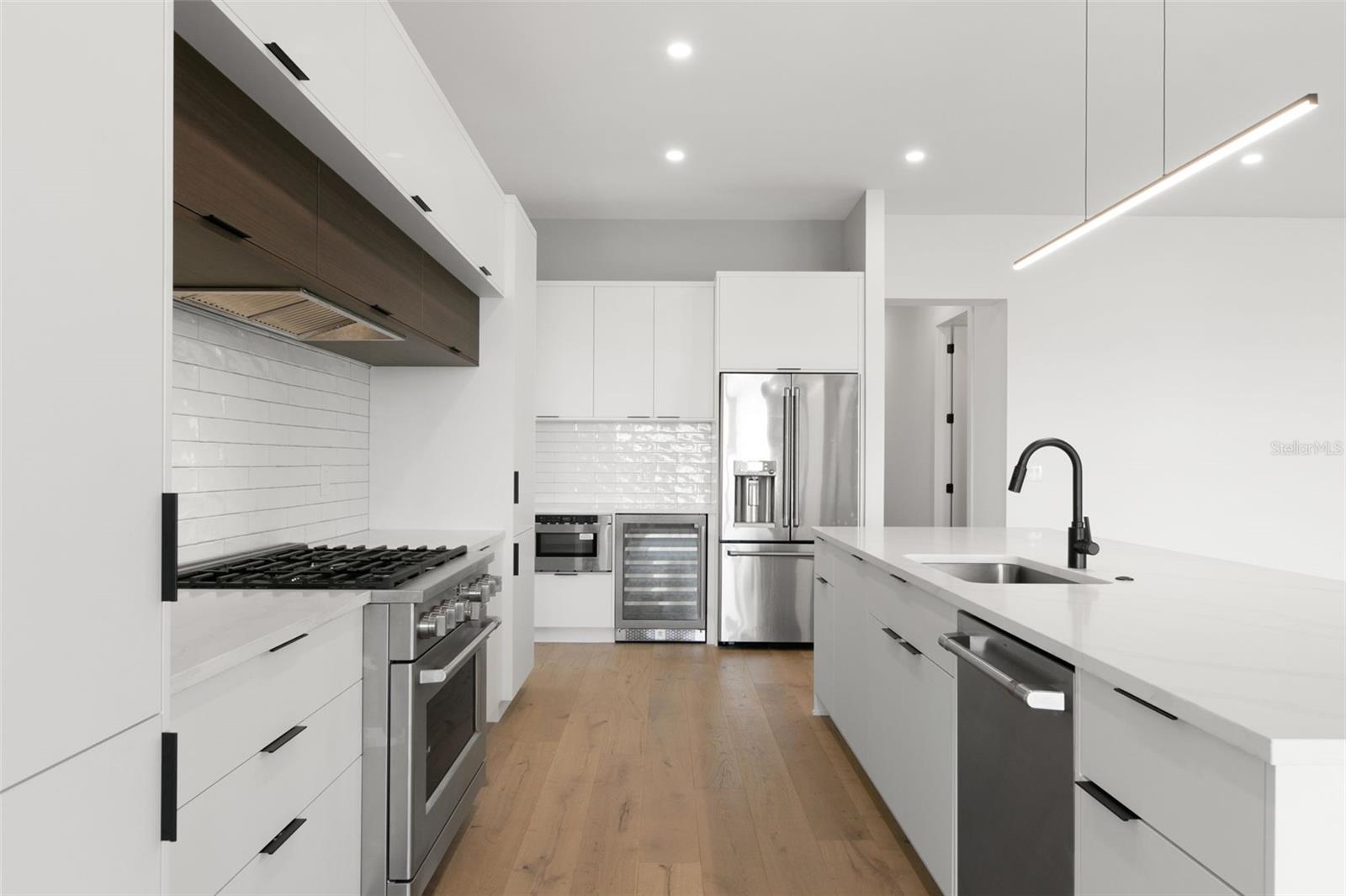 1810 4th St E Property Photo 11