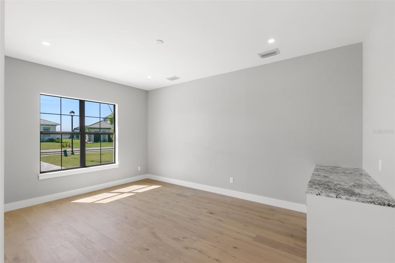 1810 4th St E Property Photo 15