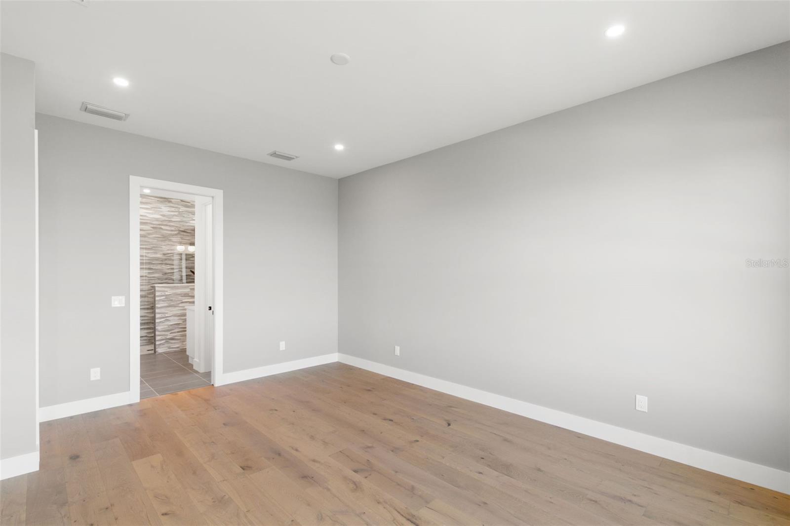 1810 4th St E Property Photo 24