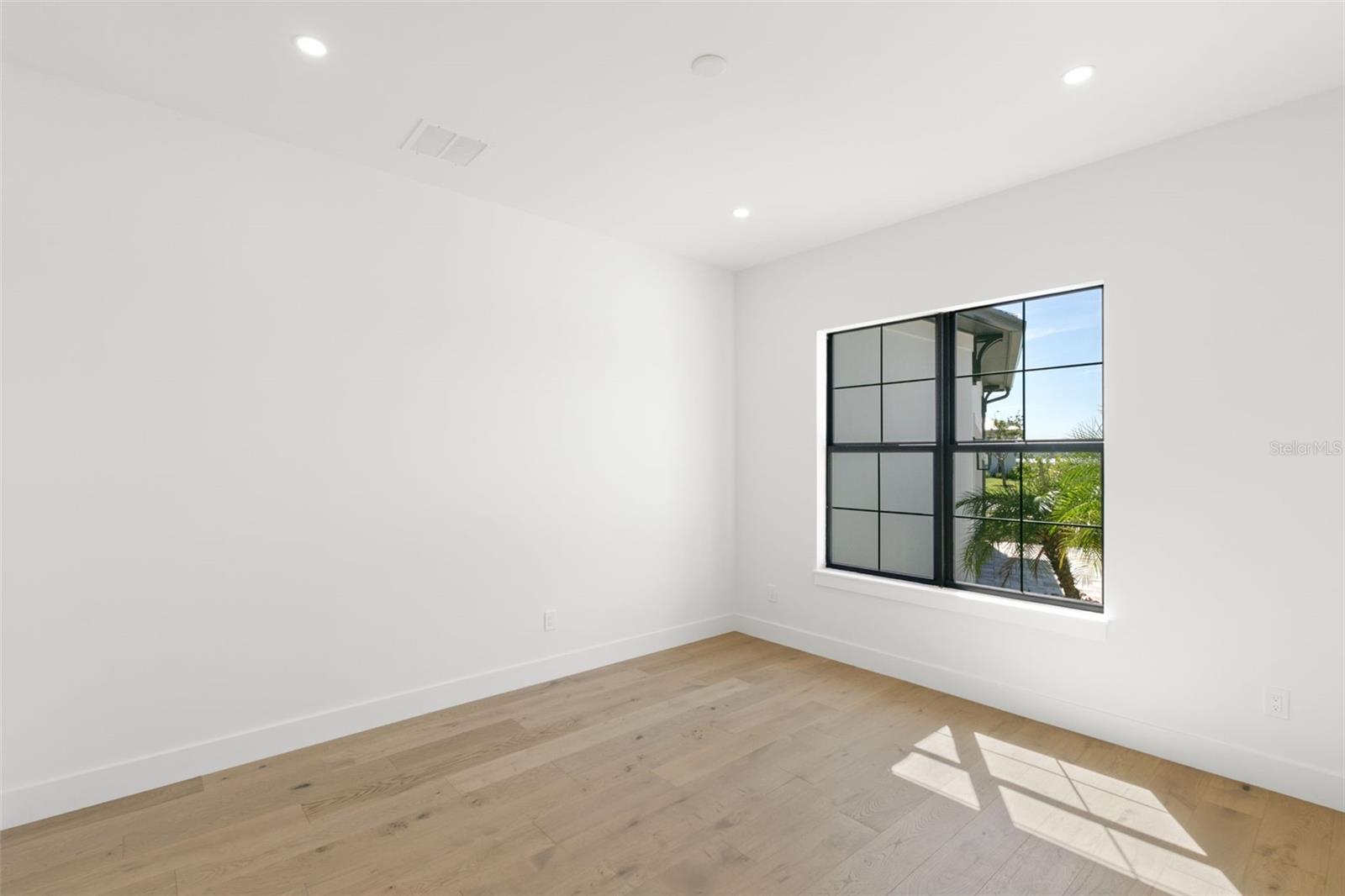 1810 4th St E Property Photo 33
