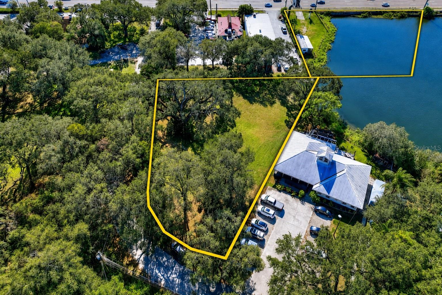 1214 W Brandon Blvd Property Photo 2