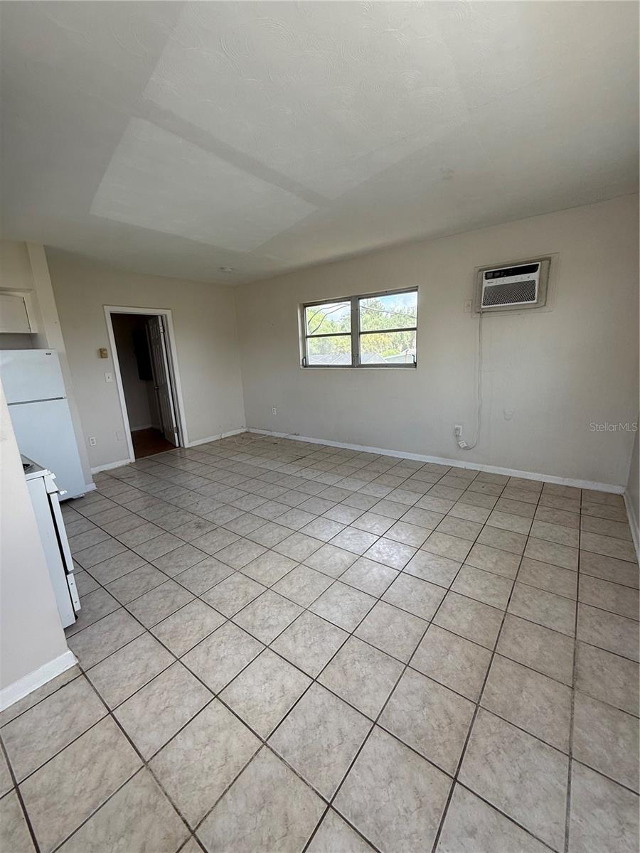 698 Union St Property Photo 3