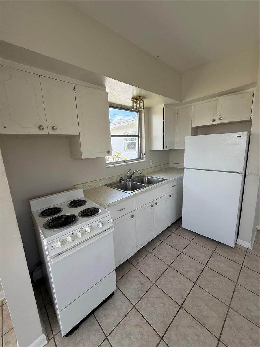 698 Union St Property Photo 4