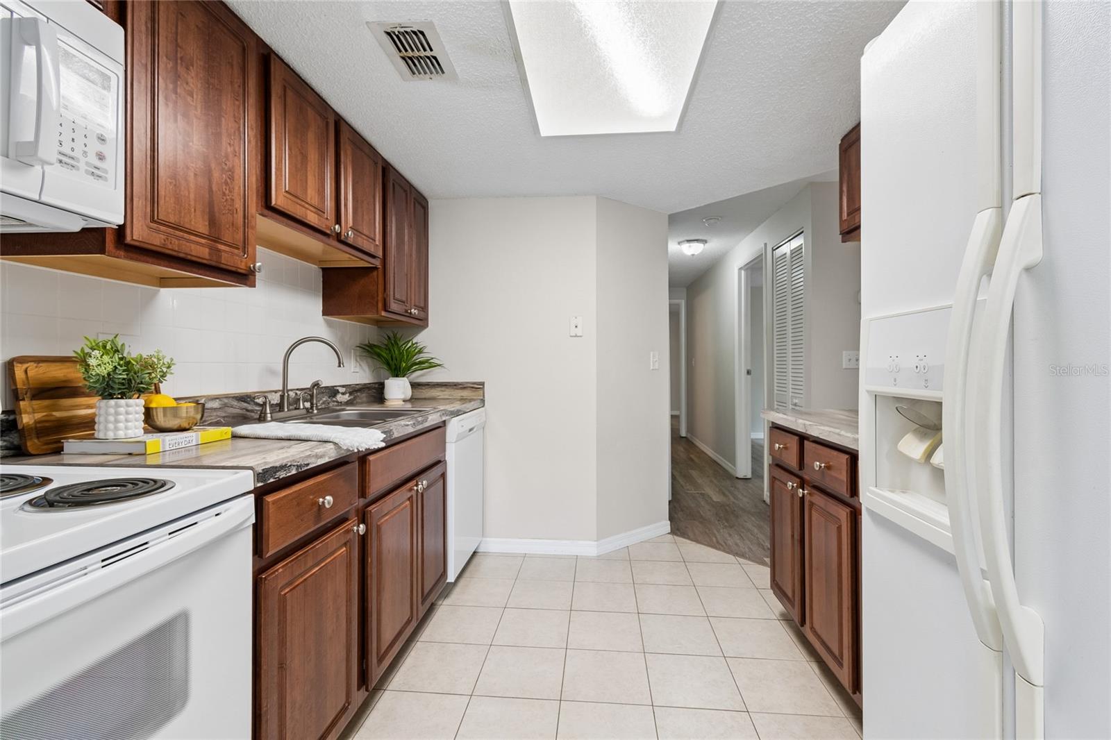 133 Sabal Ct #g Property Photo 17