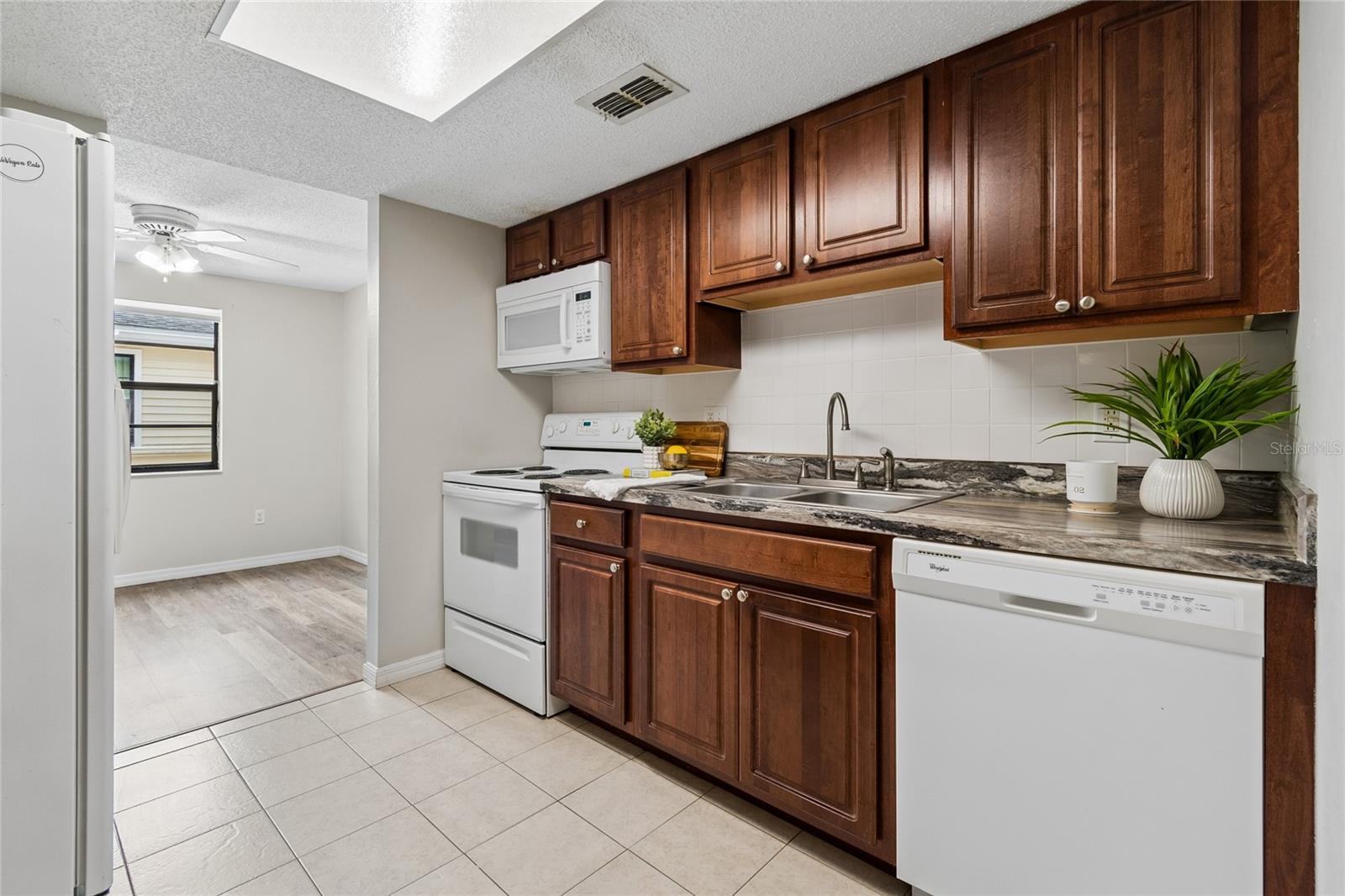 133 Sabal Ct #g Property Photo 18