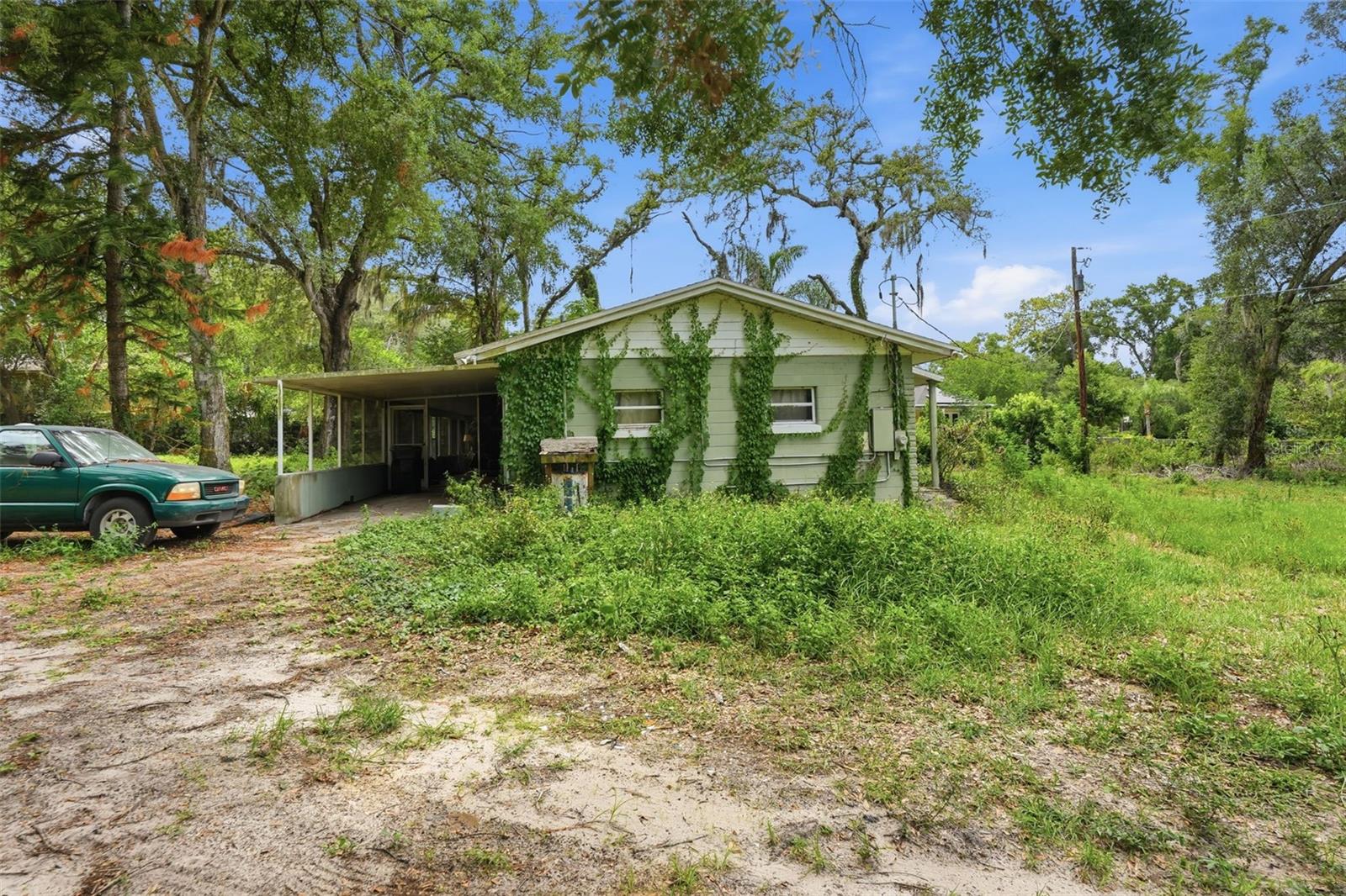 832 S Parsons Ave Property Photo 4