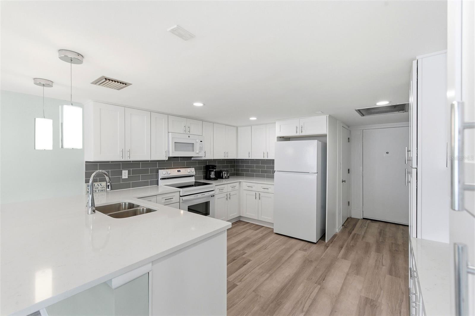17408 Gulf Blvd #403 Property Photo 21