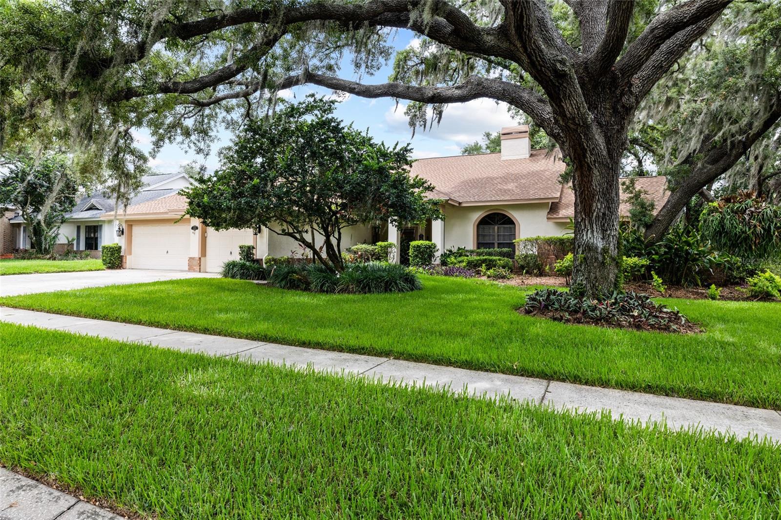 2555 Mason Oaks Dr Property Photo 1