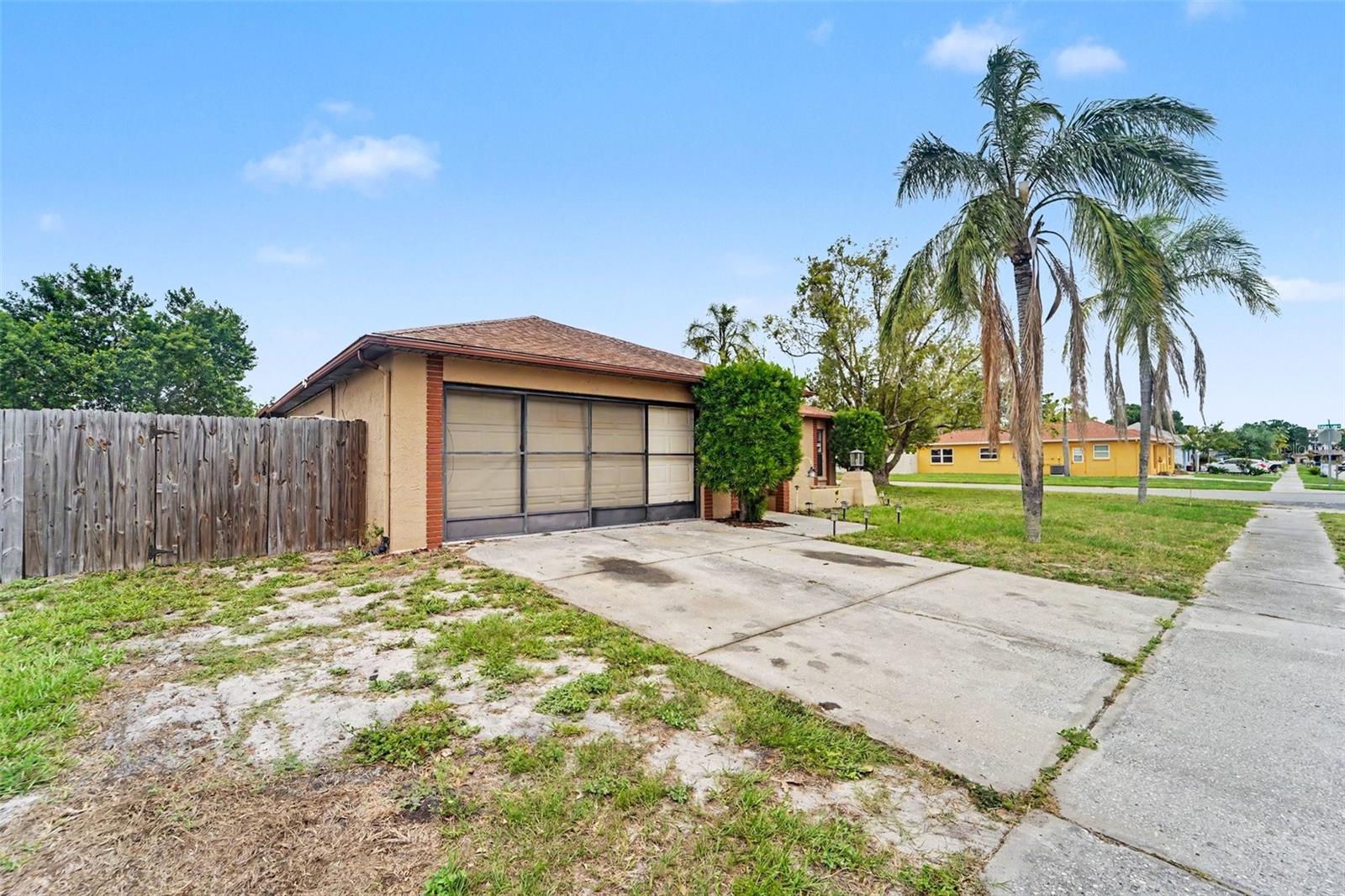 1215 Persimmon Dr Property Photo 4
