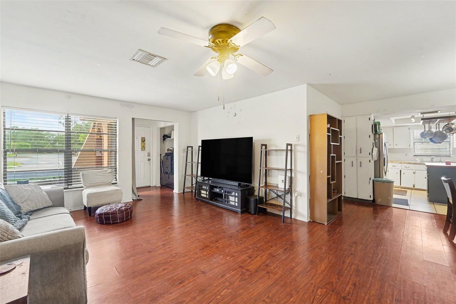 1215 Persimmon Dr Property Photo 7