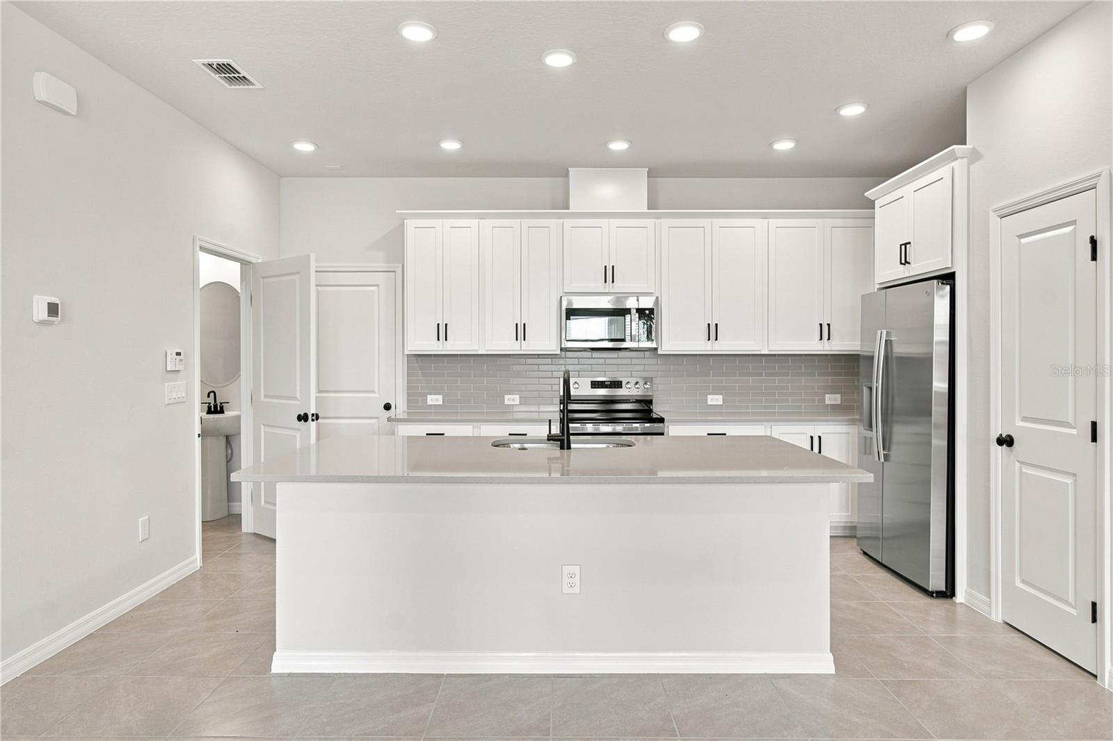5596 Coopers Hawk Ct Property Photo 4