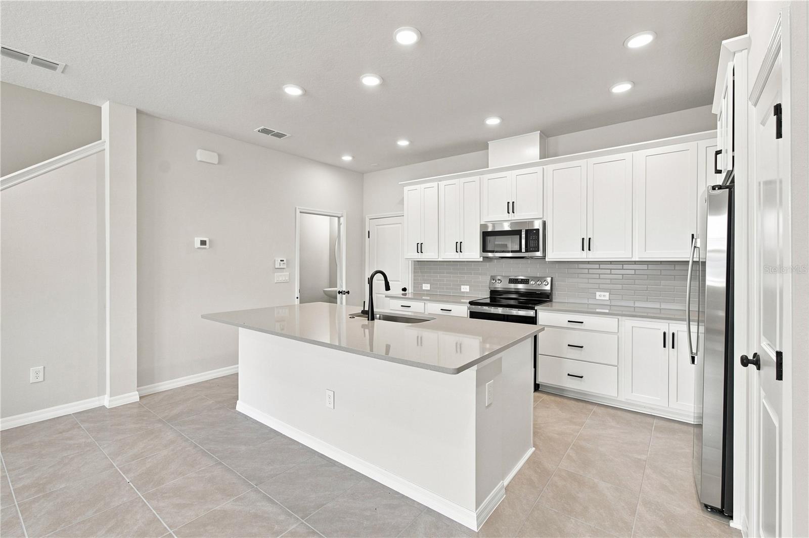 5596 Coopers Hawk Ct Property Photo 5