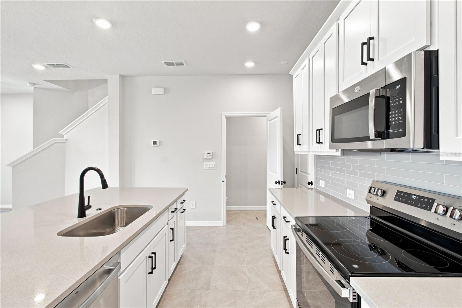 5596 Coopers Hawk Ct Property Photo 9
